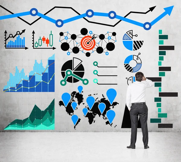 Affärsmannen ser att rita diagram — Stockfoto