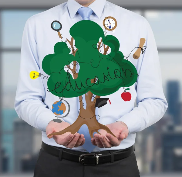 Hombre de negocios sosteniendo árbol de educación —  Fotos de Stock