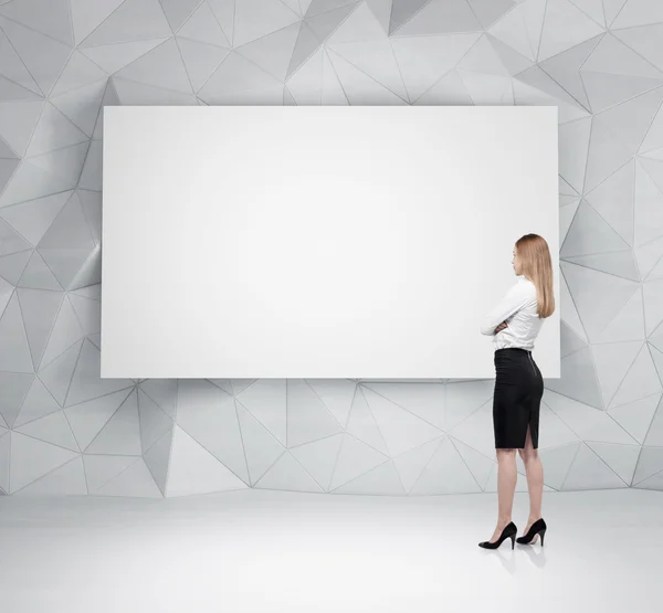 Businesswoman is looking at the whiteboard in office space — Stock Photo, Image