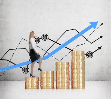 Genç iş kadını sikke merdivenlerden yukarı çıkıyor. Çizgi grafik arka planı.