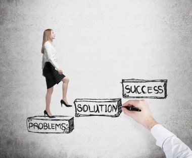 Genç iş kadını için merdivenlerden yukarı çıkıyor. Bir kavram başarılı iş projesi