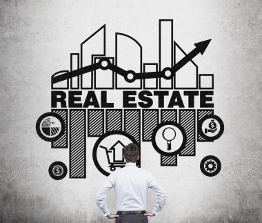 Yakışıklı emlakçı emlak piyasası fırsatlar hakkında düşünme.