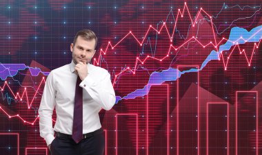 Tüccar forex grafik önünde duruyor. Uluslararası finansal danışmanlık bir metafor. Kırmızı bir arka plan.