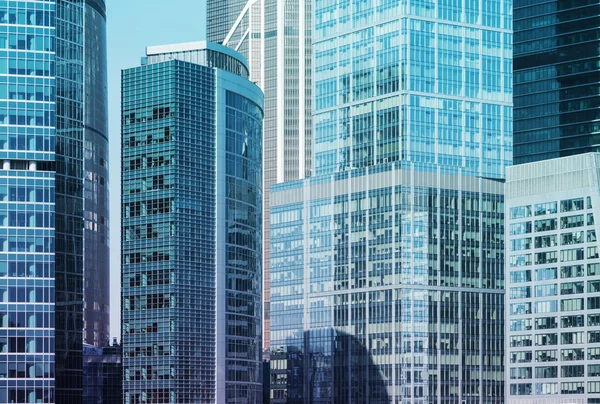 Nahaufnahme der Wolkenkratzer des internationalen Geschäftszentrums in Moskau, Russland. Geschäftsviertel Moskau-Stadt. — Stockfoto