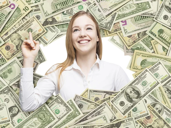 Ein glückliches Mädchen lächelt in den Rahmen der US-Dollarscheine. alle nominalen Rechnungen beide Seiten. Vorne und hinten. — Stockfoto