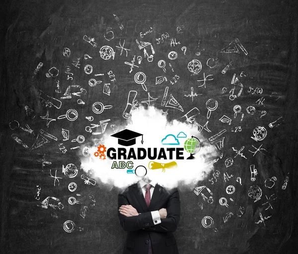 En student funderar över avläggande av examen på universitetet. Moln med pedagogiska ikoner istället för studentens huvud. — Stockfoto