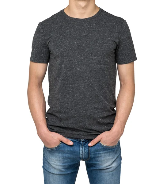 Beyaz arka plan üzerinde izole koyu gri t-shirt giyen adam. ceplerinde eller. — Stok fotoğraf