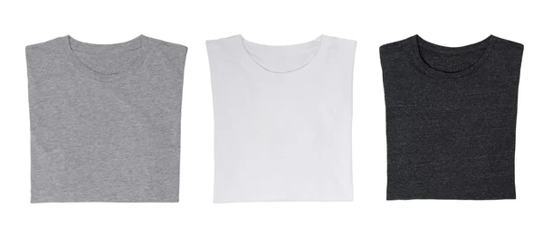 Primo piano delle tre t-shirt (nero, bianco e grigio). Isolato . — Foto Stock