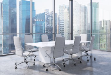 Büyük windows ve Singapur panoramik manzaralı modern ofis iç. Beyaz deri sandalyeler ve beyaz bir masa. Ceo işyeri kavramı. 3D render.