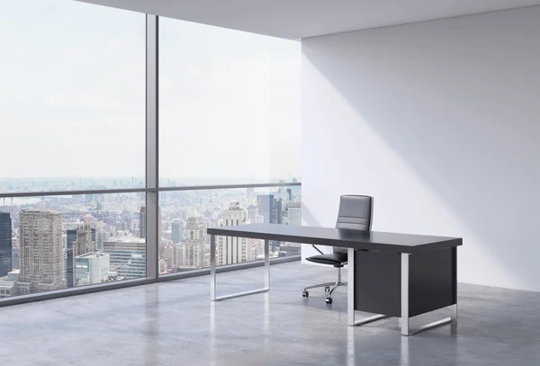 Um local de trabalho em um escritório panorâmico moderno, vista da cidade de Nova York a partir das janelas. Um conceito de serviços de consultoria financeira. Renderização 3D . — Fotografia de Stock