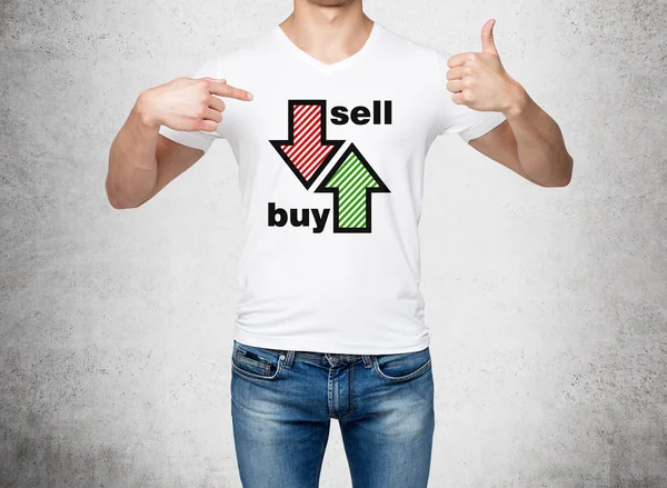 Close up of the man in denims and a white t-shirt pointing out to the chest with drawn arrows: buy and sell. The concept of the capital market and investor's behaviour. Concrete background. — Stock fotografie