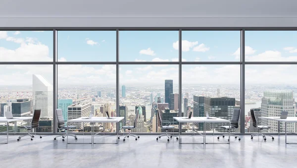 Workplaces in a modern panoramic office, New York city view in the windows, Manhattan. Open space. White tables and black leather chairs. A concept of financial consulting services. 3D rendering. — 图库照片