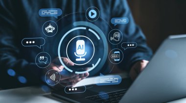 İş adamı sanal yapay zeka arayüzü ile etkileşimde, holografik teknoloji simgeleri, koyu bulanık arka planda. Geleceksel iletişim teknolojisi kavramı