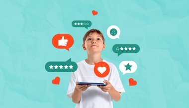 Yıldızlar gibi geri bildirim simgeleriyle elinde tablet tutan genç bir çocuk, mavi arka planda başparmaklar ve kalpler, çevrimiçi derecelendirme ve gözden geçirme kavramını sembolize ediyor.