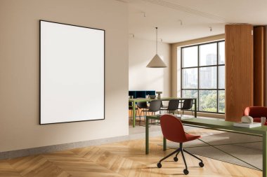 Çağdaş ofis içi, bej duvarında boş bir poster, modern mobilyalar ve geniş pencereden şehir manzarası. 3B Hazırlama