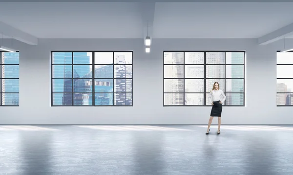 Front view of a full length woman in formal clothes who stands in a modern loft open space. Singapore panoramic view. — 图库照片