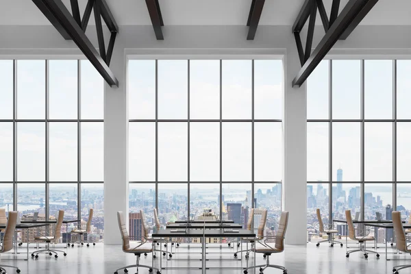 Modern workplaces in a modern bright clean interior of a loft style office. Huge windows with New York panoramic view. Black desks equipped with laptops, brown leather chairs. 3D rendering. — Zdjęcie stockowe