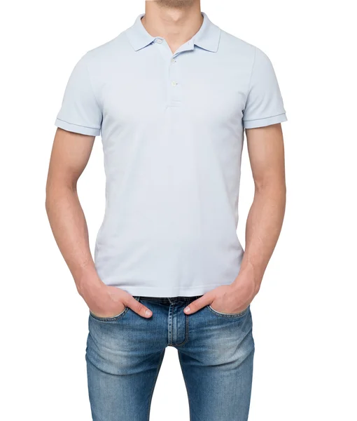 Hombre con camisa de polo azul claro y vaqueros. Las manos están en los bolsillos. aislado sobre fondo blanco . — Foto de Stock