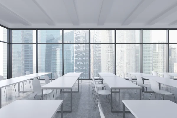 Современный панорамный класс с видом на Сингапур. Белые столы и белые стулья. 3D рендеринг . — стоковое фото