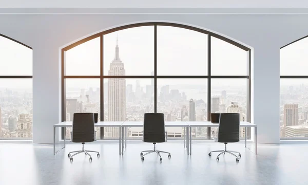 A conference room in a modern panoramic office with New York view. White table and black chairs. 3D rendering. Toned image. — Zdjęcie stockowe