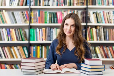 girl reding books in the library, studying