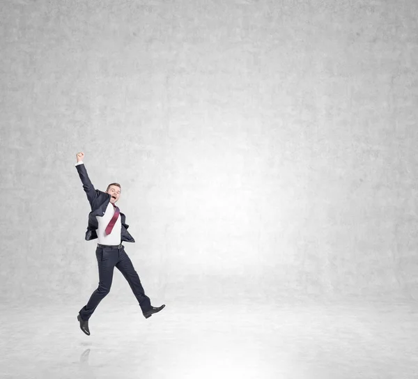 Gelukkig springen man — Stockfoto