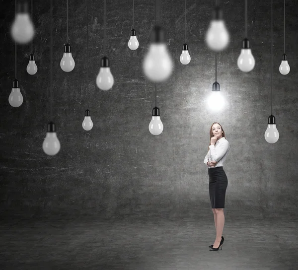 Woman in search of solution — Stock Photo, Image