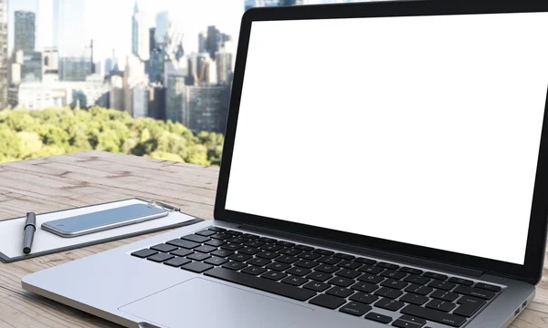 Laptop op de tafel, office — Stockfoto