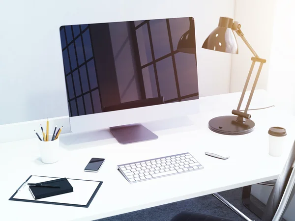 Local de trabalho no canto, escritório — Fotografia de Stock