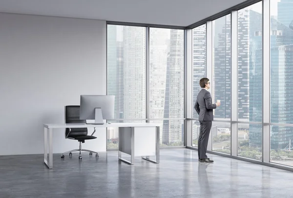 Businessman in the office — Stock Photo, Image