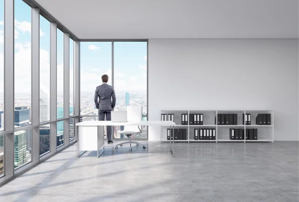 Man in an office in front of the window — 图库照片