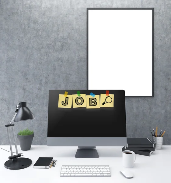 Arbeitsplatz mit Computer und notwendigen Dingen, Aufkleber mit dem Wort "Arbeit" auf dem Bildschirm, weißer leerer Rahmen an der Wand. Frontansicht. Konzept der Jobsuche — Stockfoto