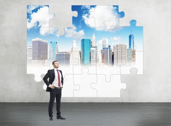 Man collecting a puzzle — Stock Photo, Image