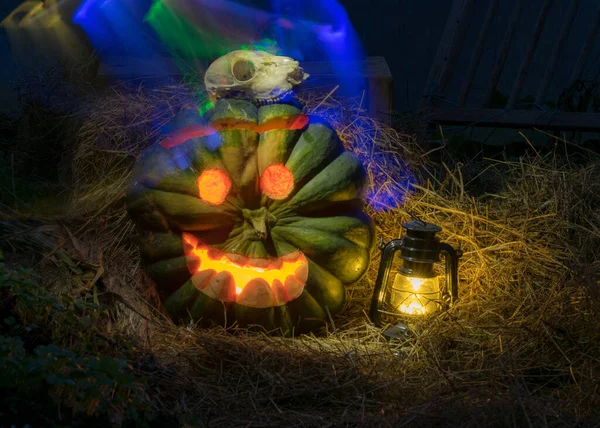 Halloween Abóbora Cabeça Jack Lanterna Com Velas Chamas Assustador Jardim — Fotografia de Stock