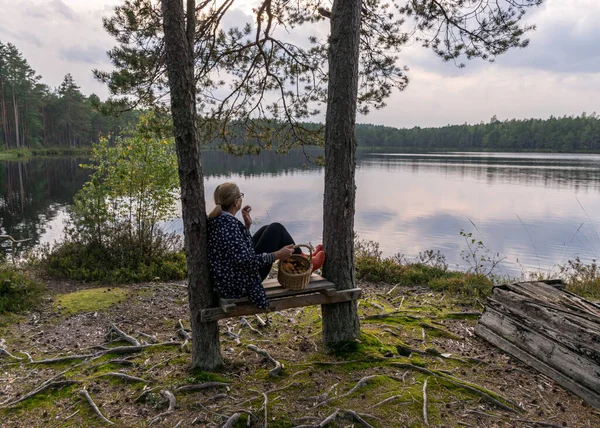 Silhouette Sitting Woman Bench Bog Lake Small Mushroom Basket Her — Stock Photo, Image