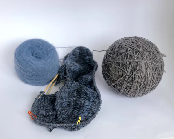 Tricot Partir Fils Bleus Gris Avec Des Aiguilles Bois Des — Photo