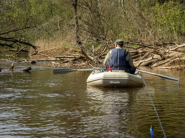 Landschap Met Wilde Rivier Bootvisser Voorjaarslandschap — Stockfoto