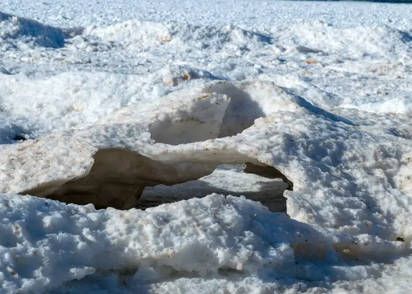 Χειμερινό Τοπίο Δίπλα Στη Θάλασσα Κομμάτια Πάγου Διαφόρων Μεγεθών Χειμώνας — Φωτογραφία Αρχείου