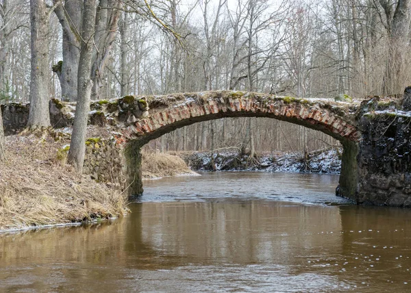 Paisaje Con Puente Piedra Roca Continua Con Ladrillo Utilizado Para —  Fotos de Stock