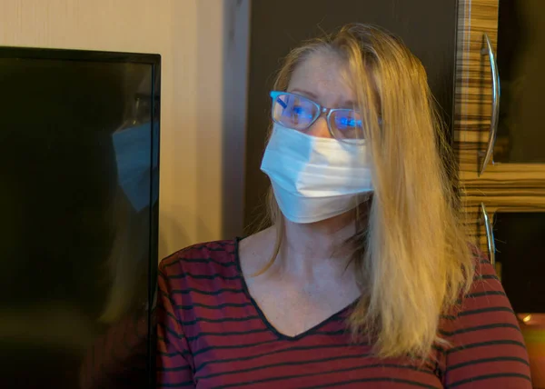 세계적으로 코로나 바이러스 코로나 바이러스 마스크를 — 스톡 사진