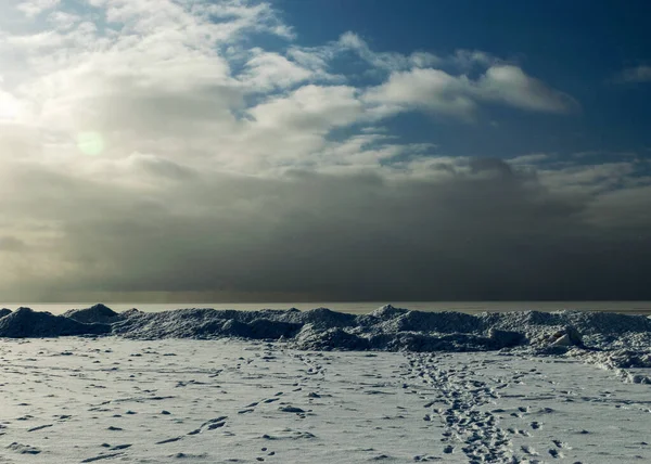 Paesaggio Invernale Riva Mare Pezzi Ghiaccio Innevati Riva Mare Dune — Foto Stock