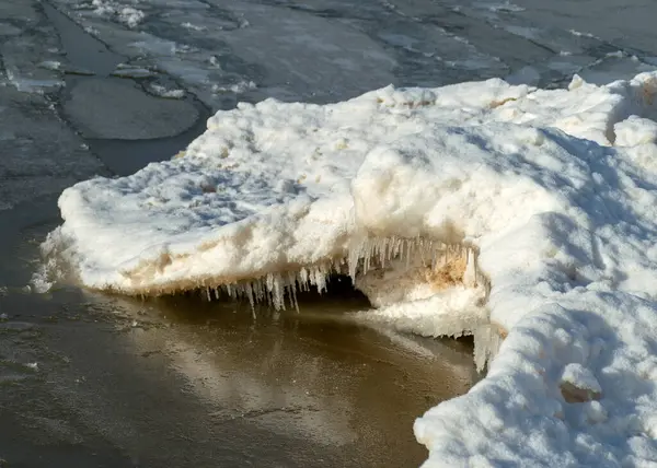 Paesaggio Invernale Riva Mare Pezzi Ghiaccio Innevati Riva Mare Ghiacci — Foto Stock