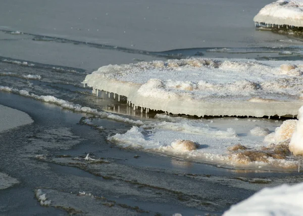Zimní Krajina Moře Zasněžené Zajímavé Ledové Tvary Mořském Břehu Duny — Stock fotografie