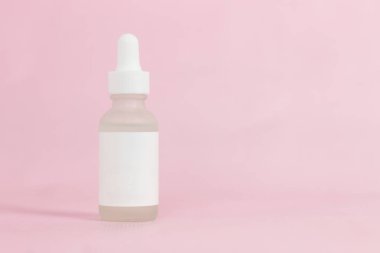 Pembe arka planda doğal organik kozmetik..