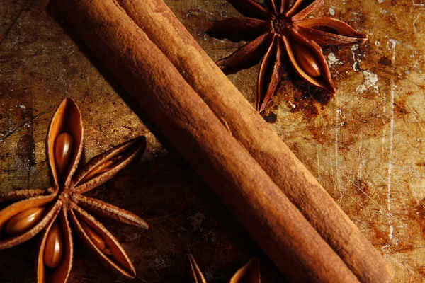 Star anise and cinnamon — Stock Photo, Image