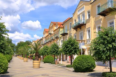 14 Temmuz 2020 Frantiskovy Lazne / Franzensbad, Çek Cumhuriyeti: Yazın yaya bölgesiyle merkez