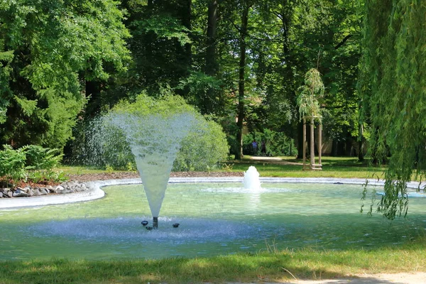 Iron Fountain Middle Lake Water Splash — Stock Photo, Image