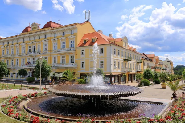 July 2020 Frantiskovy Lazne Franzensbad Czech Republic Fountain Center Pedestrian — Stock Photo, Image