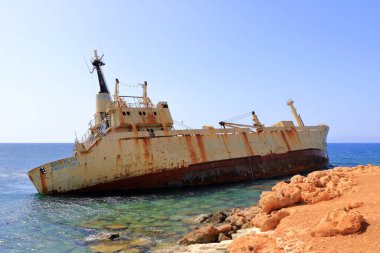 Kıbrıs 'taki Akrotiri Sahili' nde terk edilmiş Edro III gemisinin enkazı