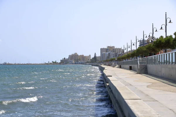 Septiembre 2020 Larnaca Chipre Día Soleado Paseo Marítimo Finikoudes Vida —  Fotos de Stock